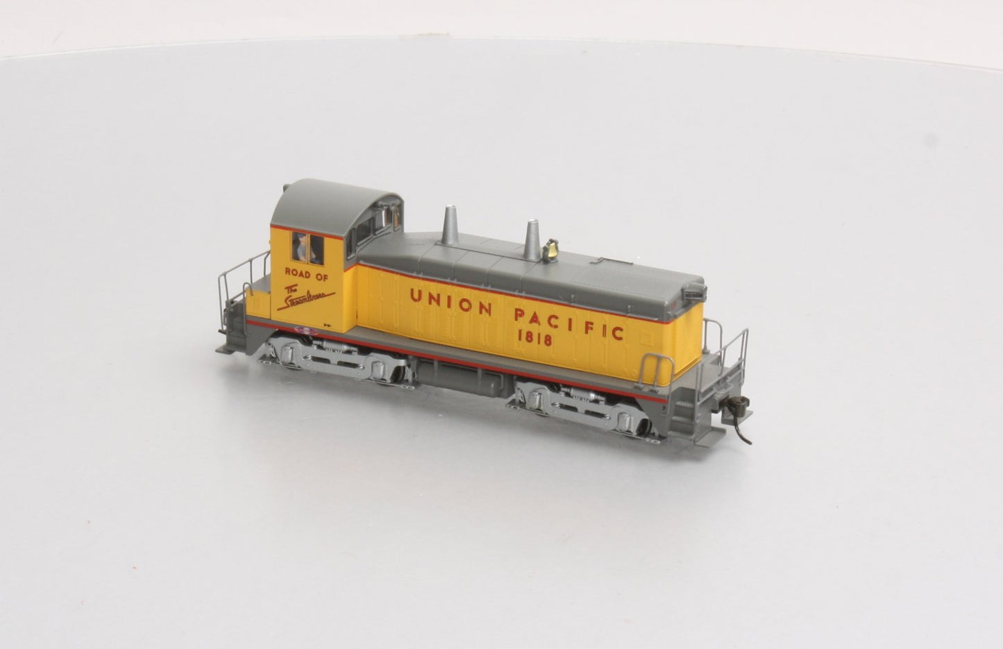 Broadway Limited 2033 HO UP EMD SW7 Phase 2 Powered Diesel Locomotive #1818