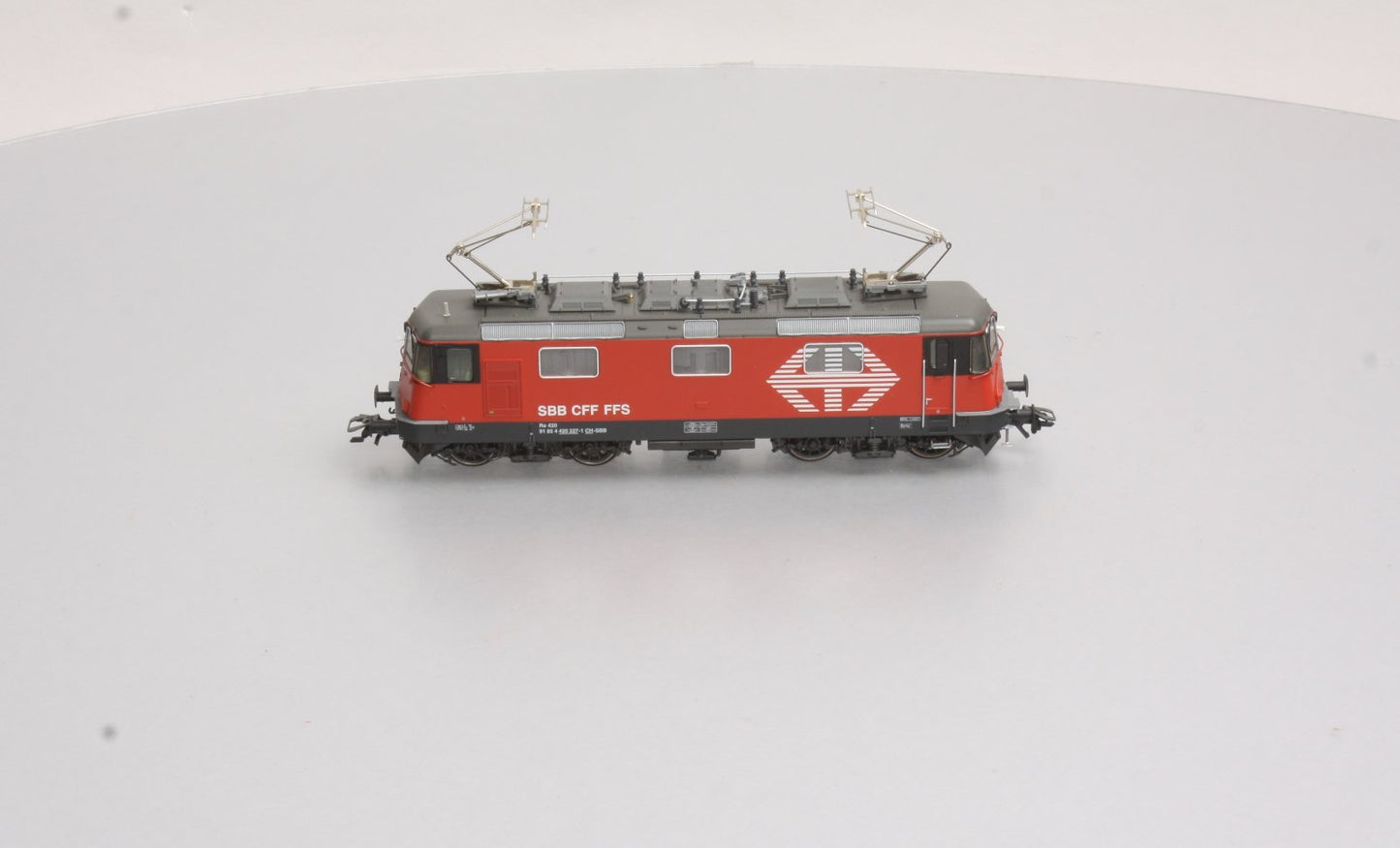 Marklin 37347 HO Scale SBB cl Re 4/4 II Electric Locomotive