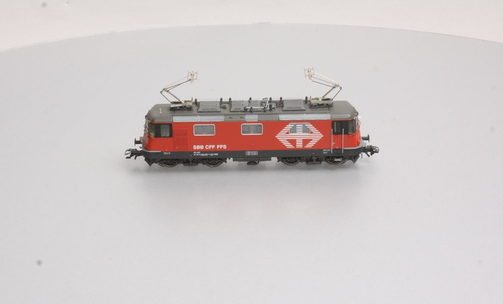Marklin 37347 HO Scale SBB cl Re 4/4 II Electric Locomotive