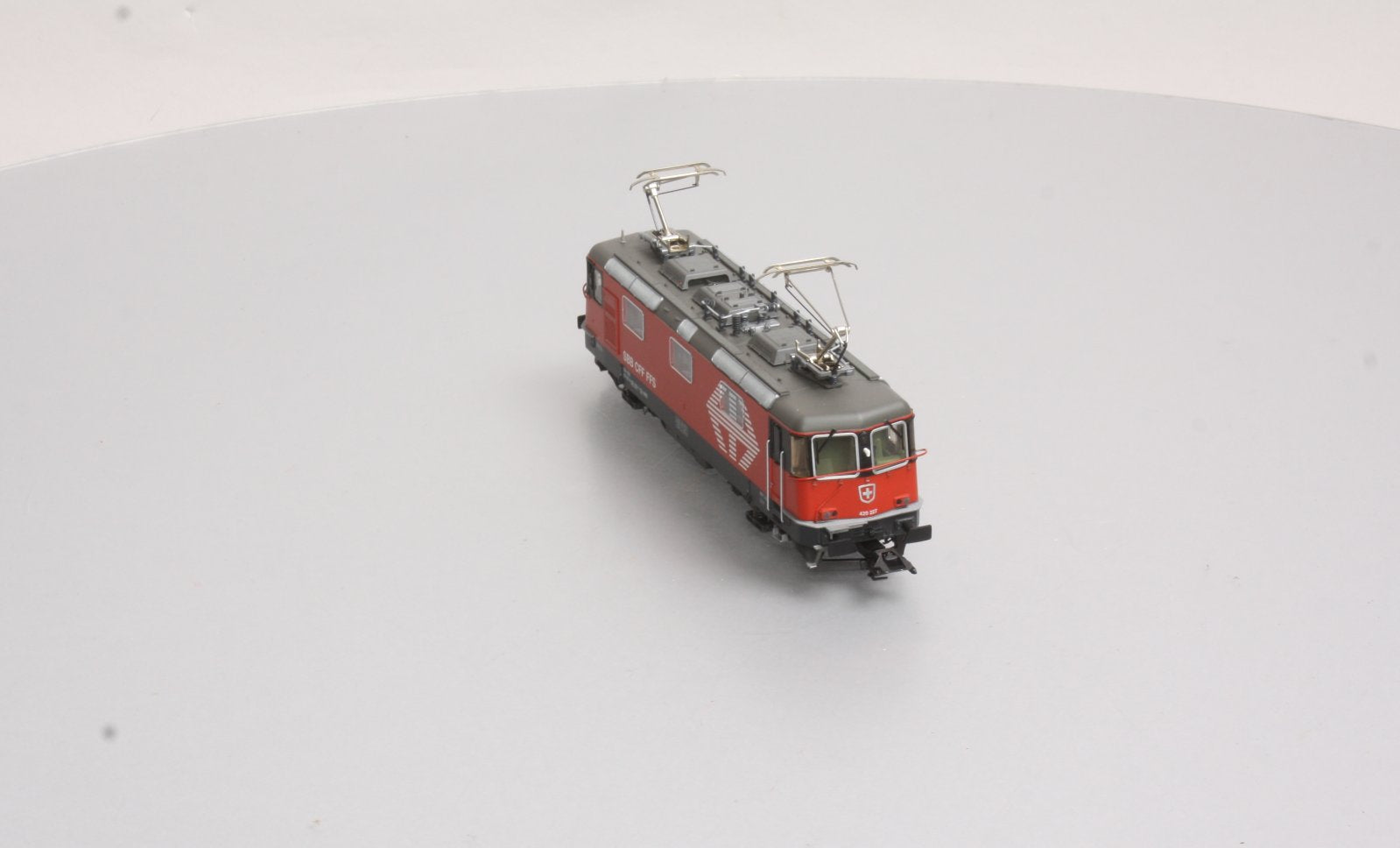 Marklin 37347 HO Scale SBB cl Re 4/4 II Electric Locomotive