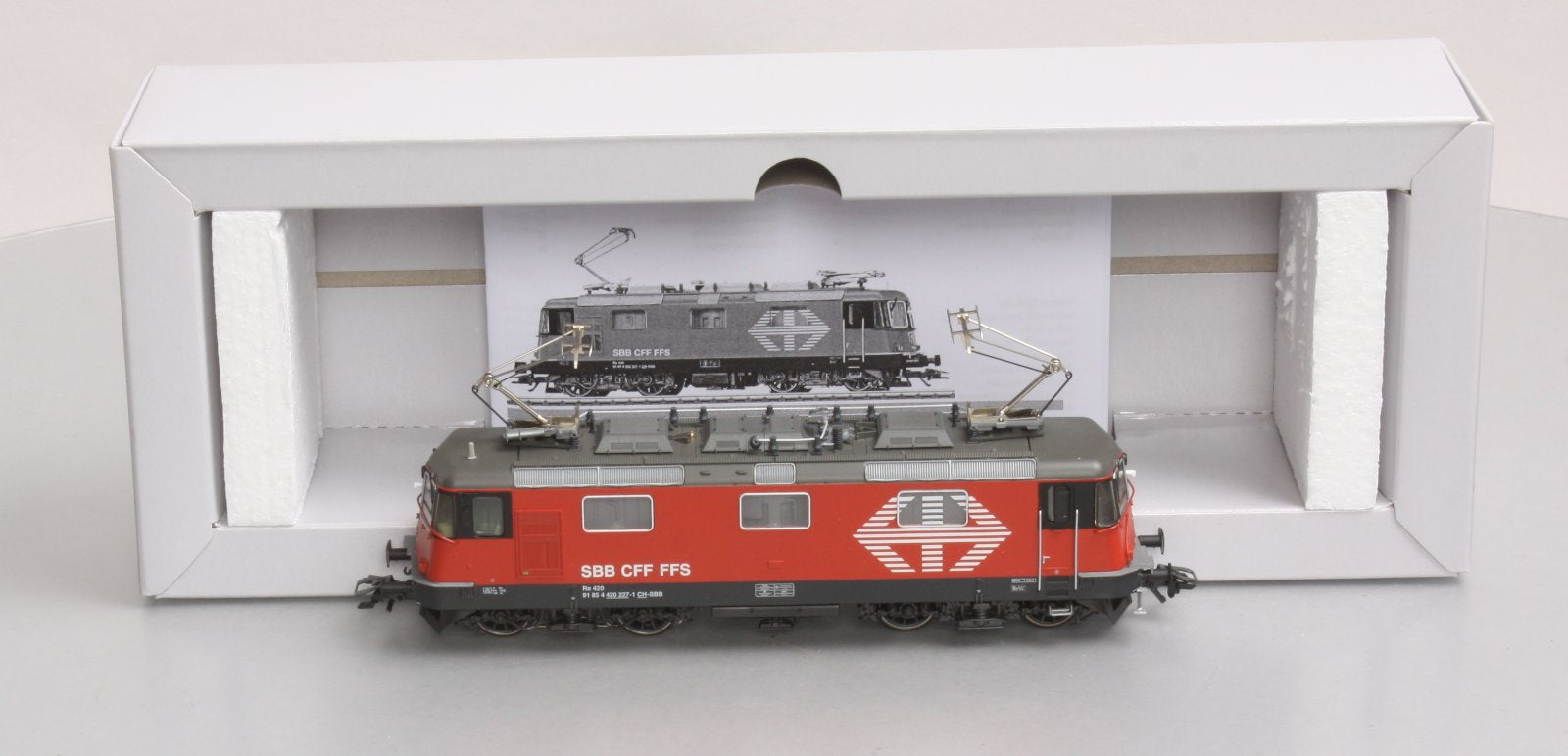 Marklin 37347 HO Scale SBB cl Re 4/4 II Electric Locomotive