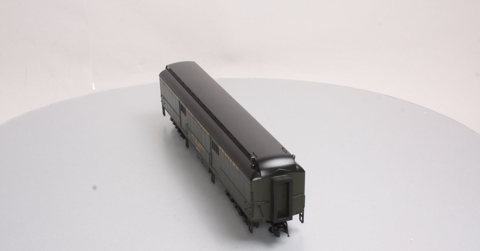 Atlas 2001302 Chicago & North Western 60' Baggage Car #8611