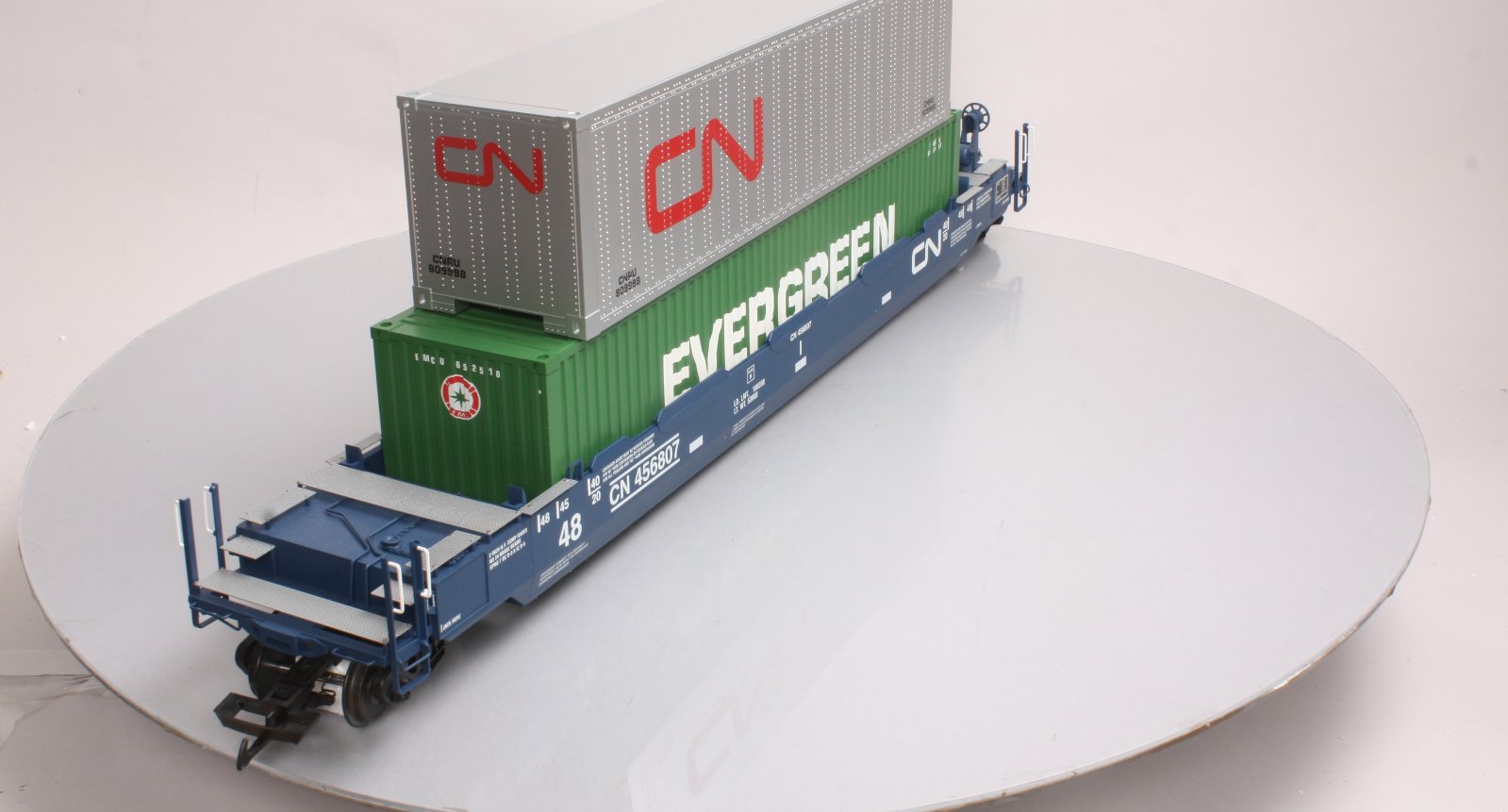 USA Trains 17126 CN Gunderson Husky Stack with 2 Containers - Metal Wheels
