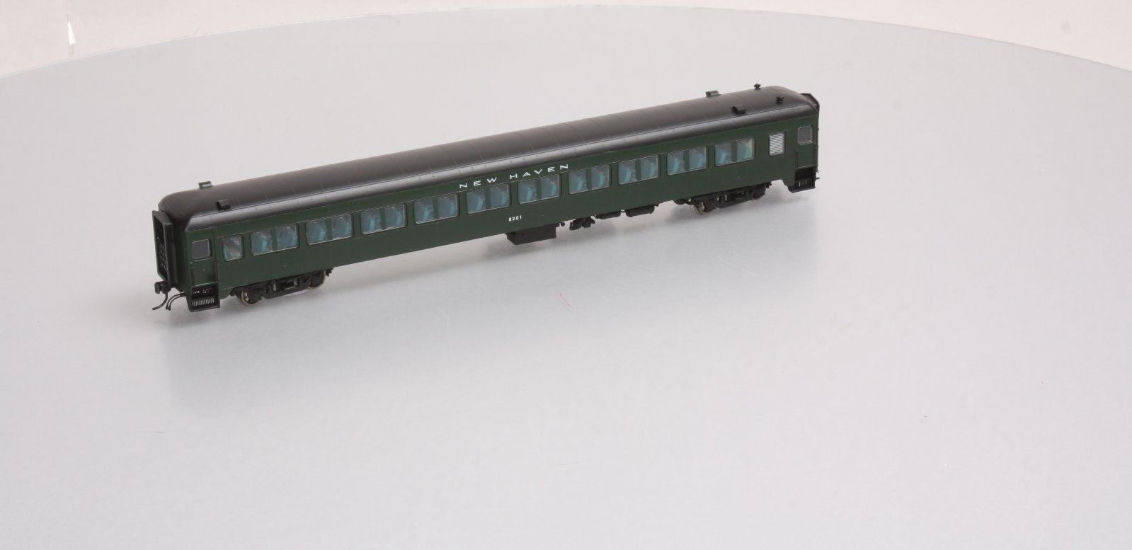 Rapido Trains 109025 HO New Haven 10-Window Coach #8201