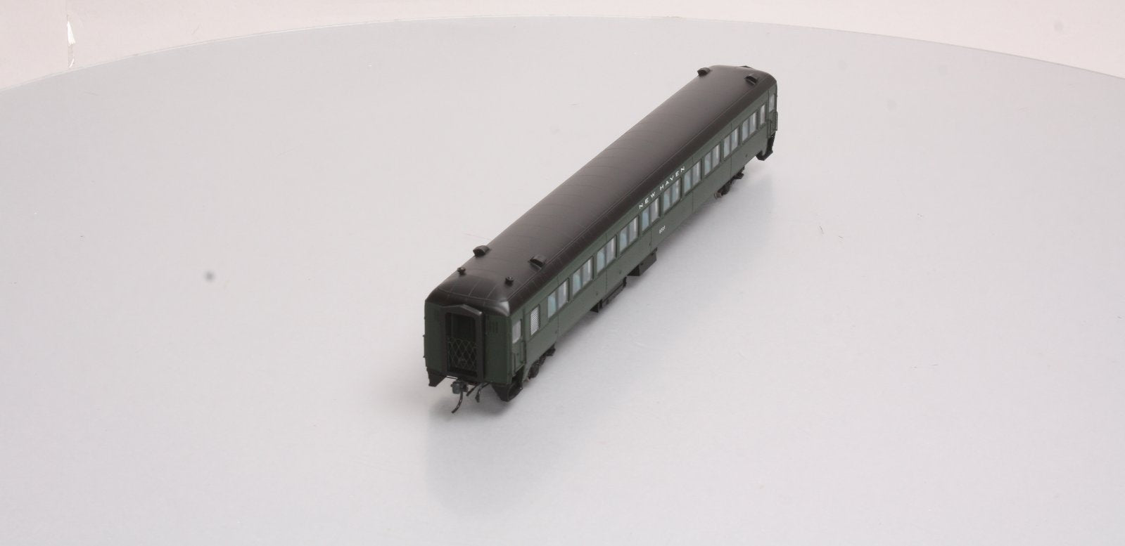Rapido Trains 109025 HO New Haven 10-Window Coach #8201