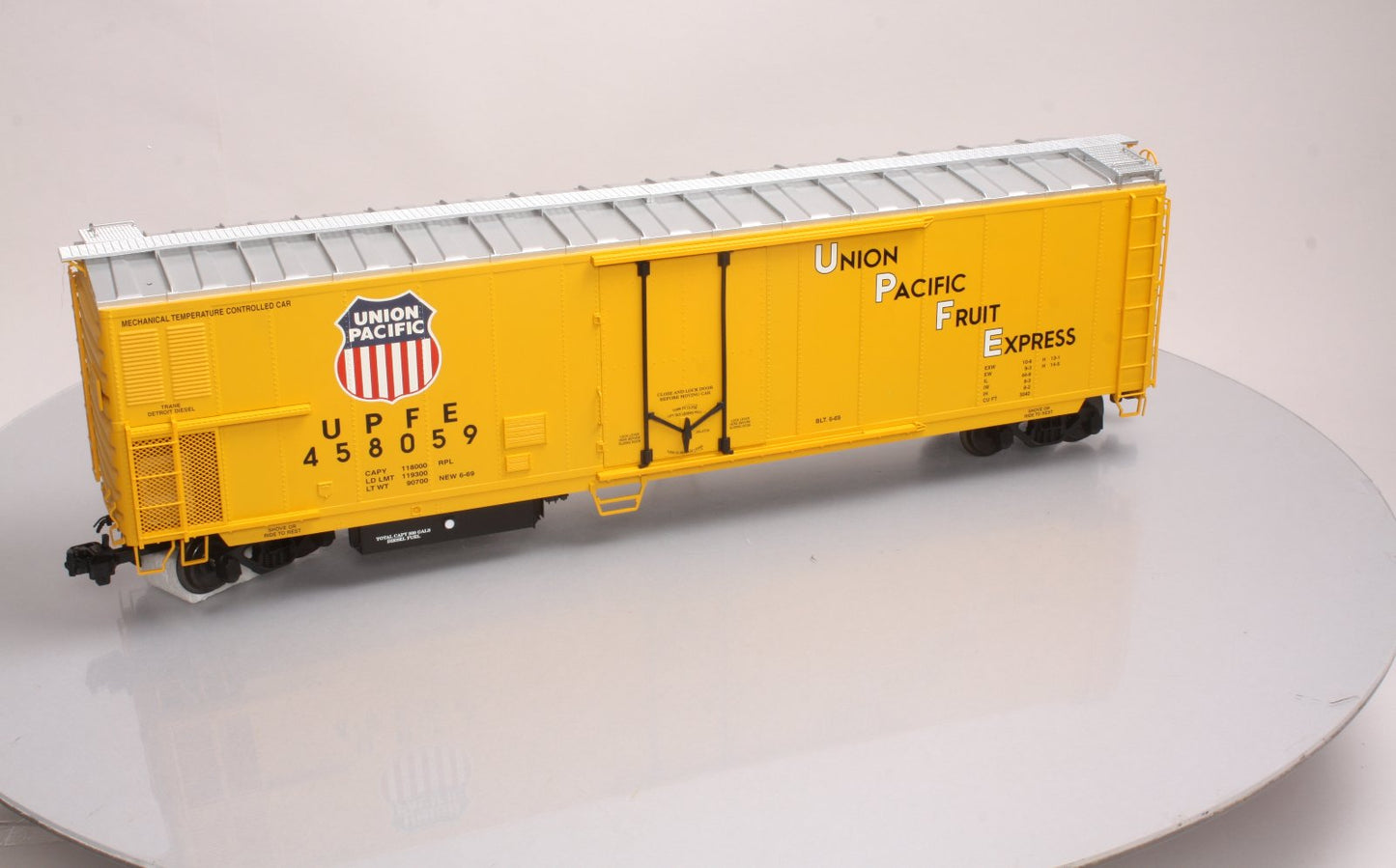 USA Trains R16712 G UP Fruit Express 50' Mechanical Refrigerator Car #458059