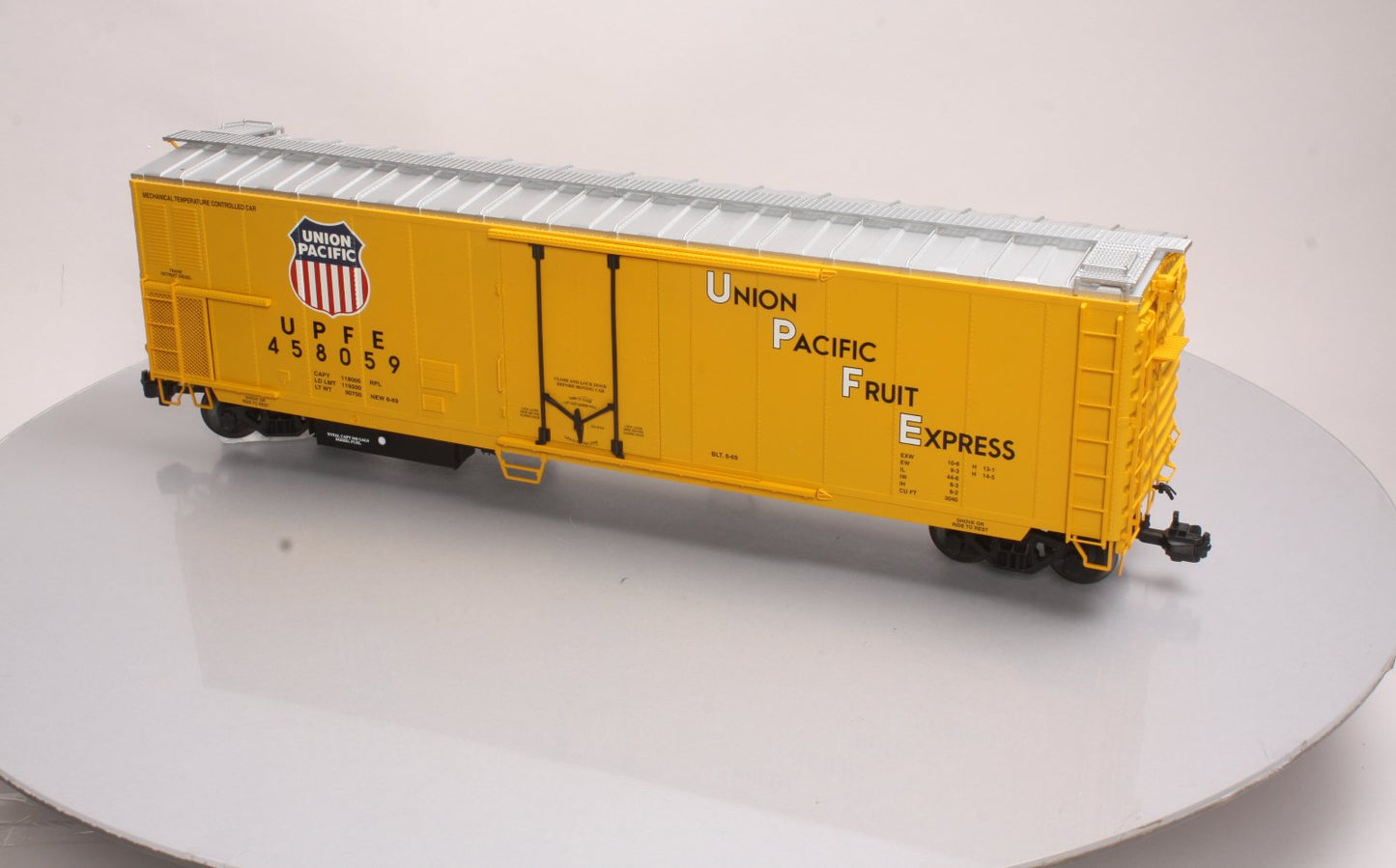 USA Trains R16712 G UP Fruit Express 50' Mechanical Refrigerator Car #458059