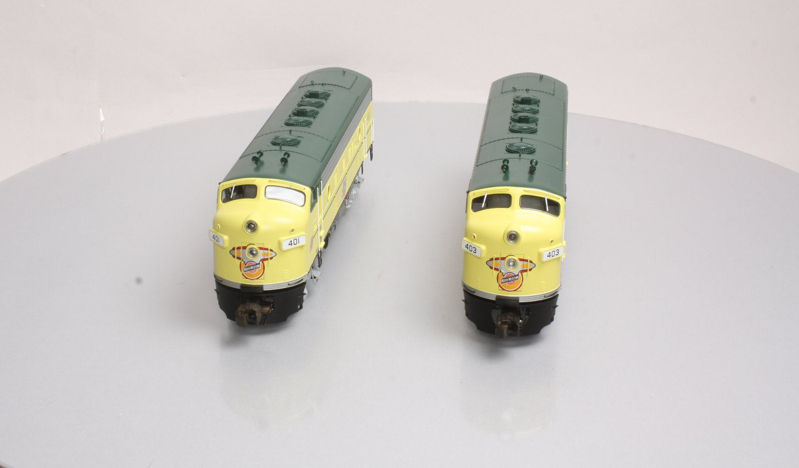 Lionel 6-38754 O Gauge C&NW Legacy F-7 AA Diesel Locomotive Set #401/#403