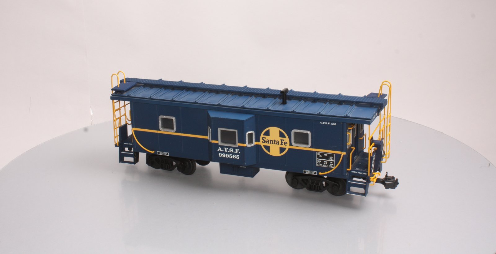 USA Trains R12051 G ATSF Bay Window Caboose #999565 - Metal Wheels