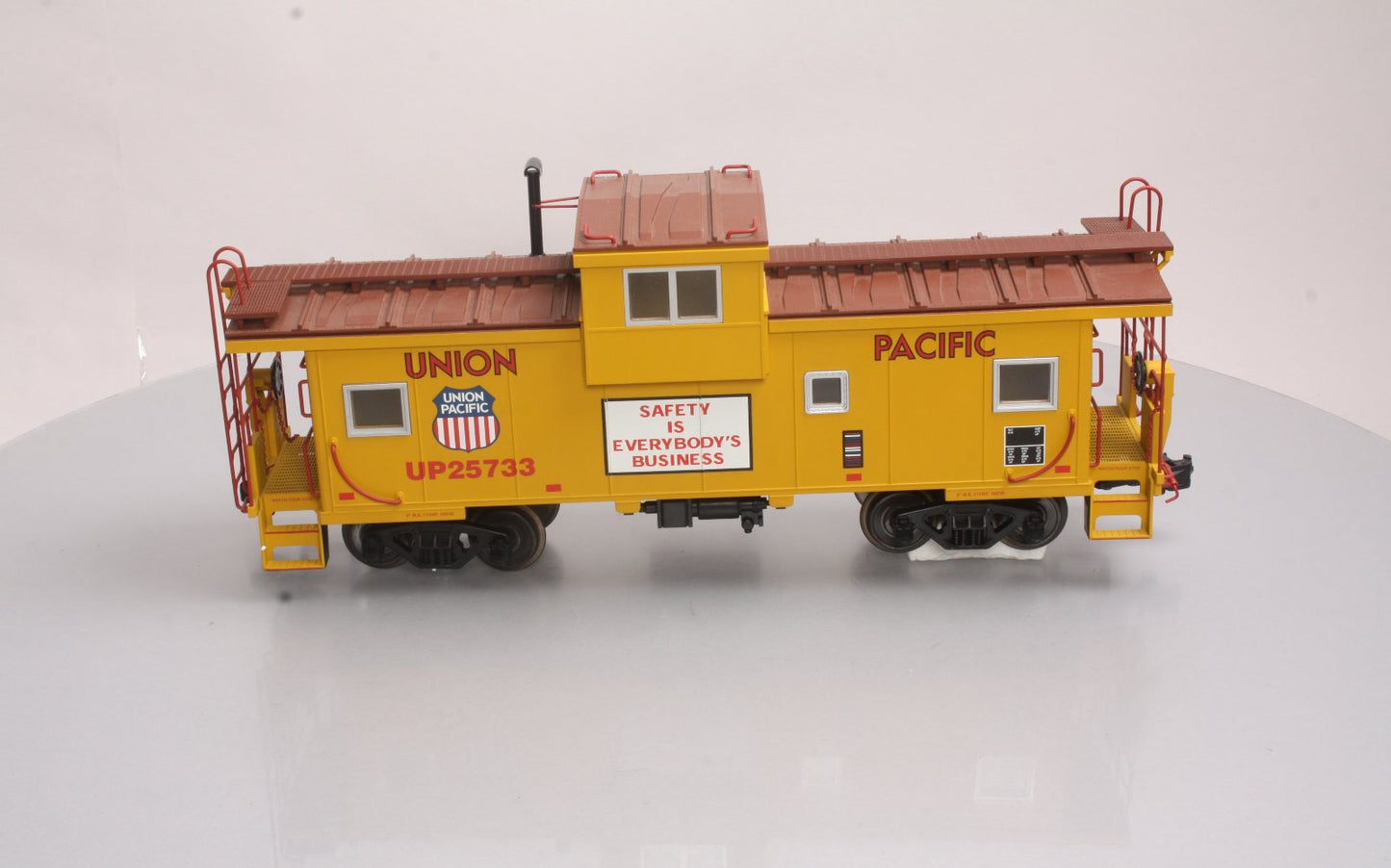 USA Trains R12103 G Union Pacific Extended Vision Caboose #25733 - Metal Wheels