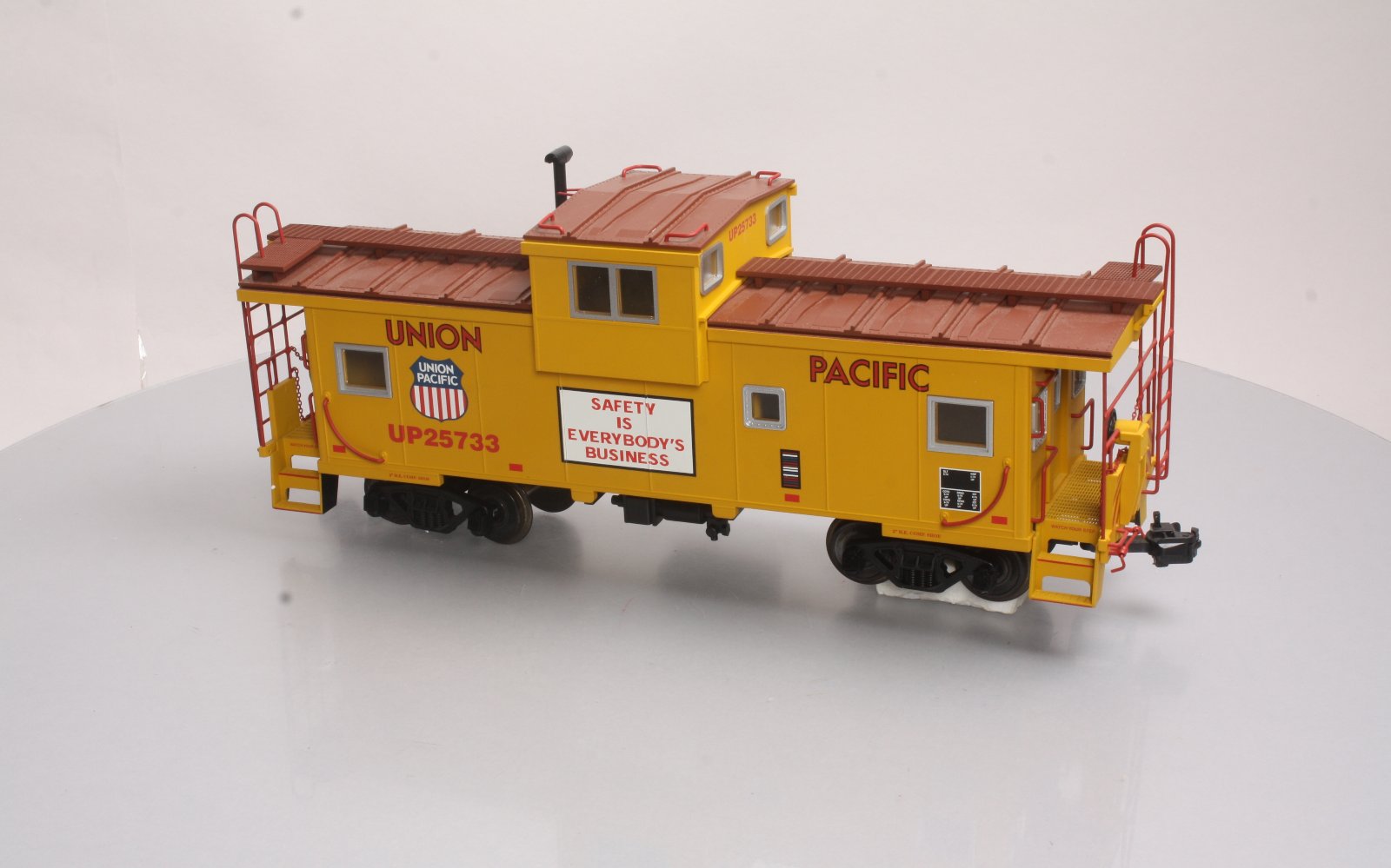 USA Trains R12103 G Union Pacific Extended Vision Caboose #25733 - Metal Wheels