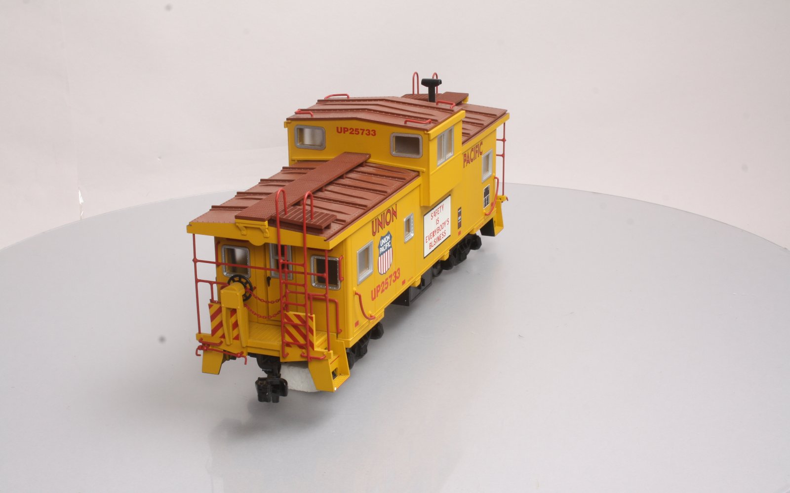 USA Trains R12103 G Union Pacific Extended Vision Caboose #25733 - Metal Wheels