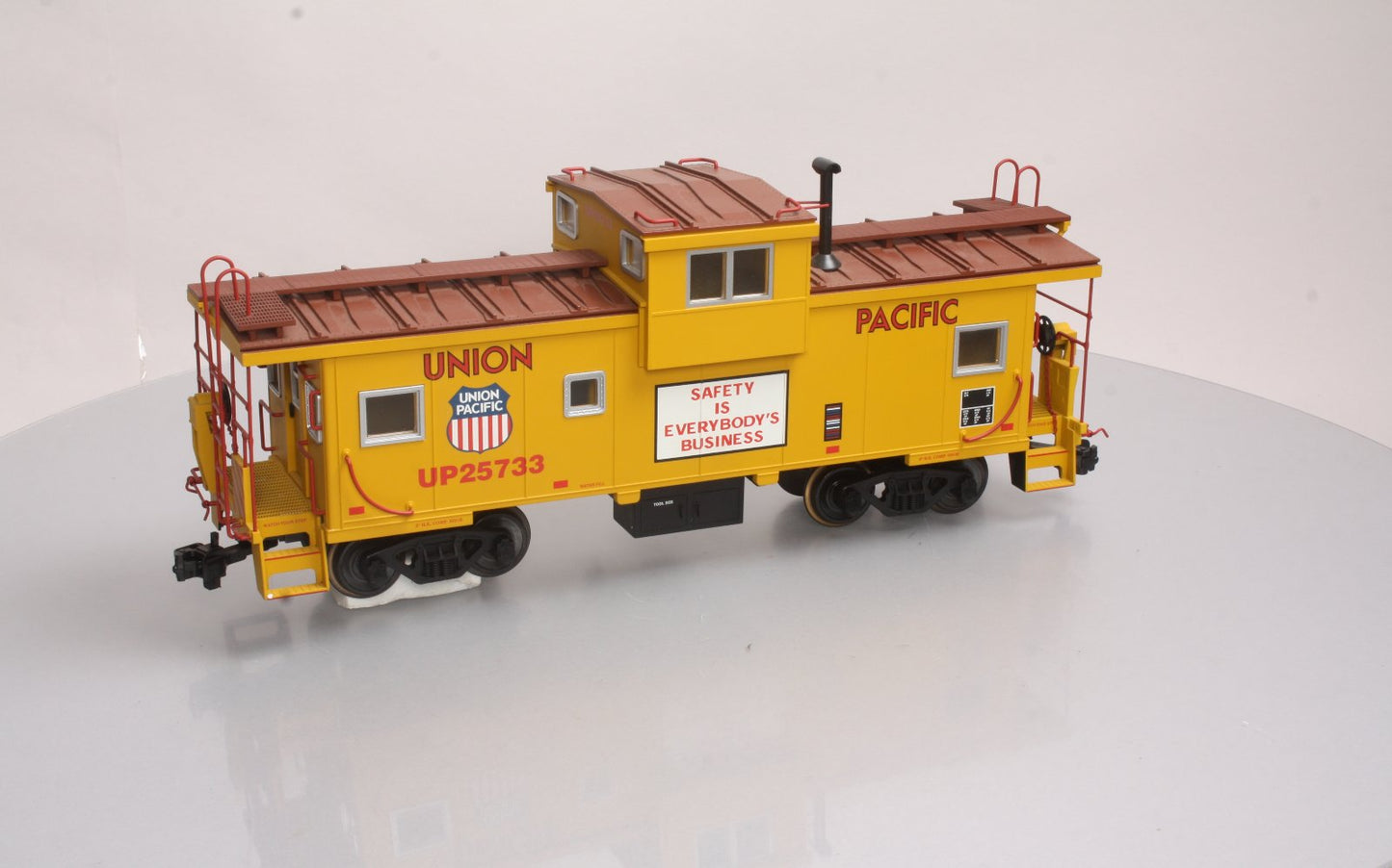USA Trains R12103 G Union Pacific Extended Vision Caboose #25733 - Metal Wheels
