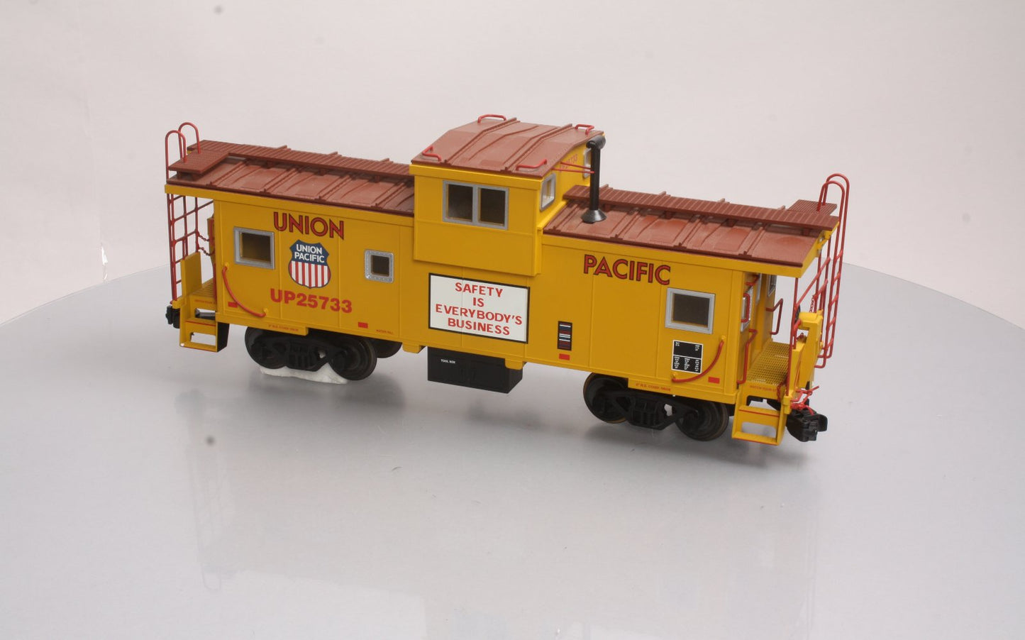 USA Trains R12103 G Union Pacific Extended Vision Caboose #25733 - Metal Wheels