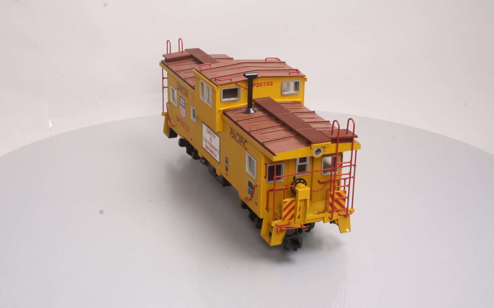 USA Trains R12103 G Union Pacific Extended Vision Caboose #25733 - Metal Wheels