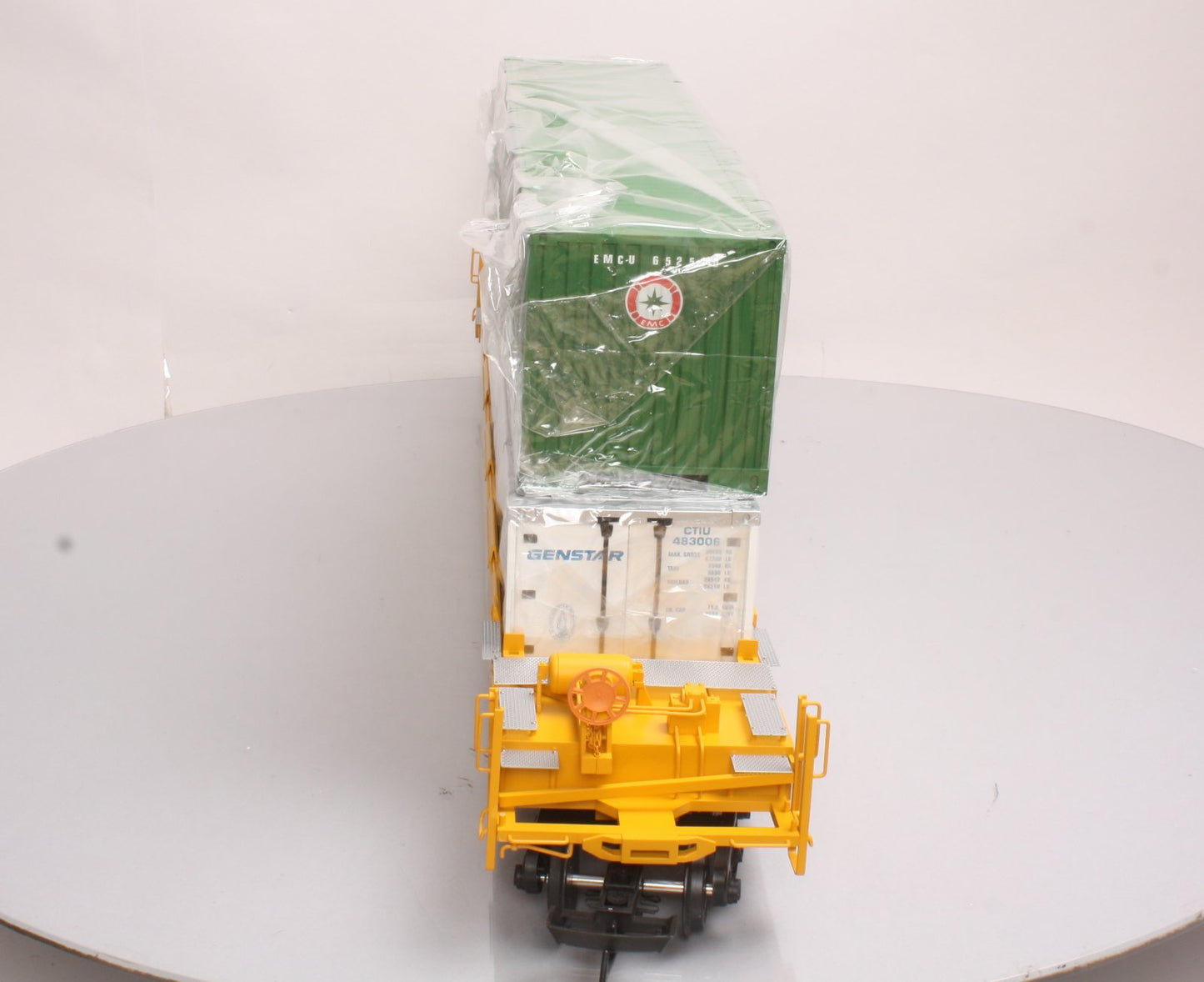 USA Trains R17103 G TTX Gunderson Husky Stack with Container (Set of 3)