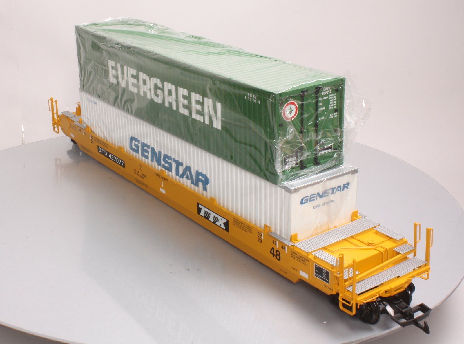 USA Trains R17103 G TTX Gunderson Husky Stack with Container (Set of 3)
