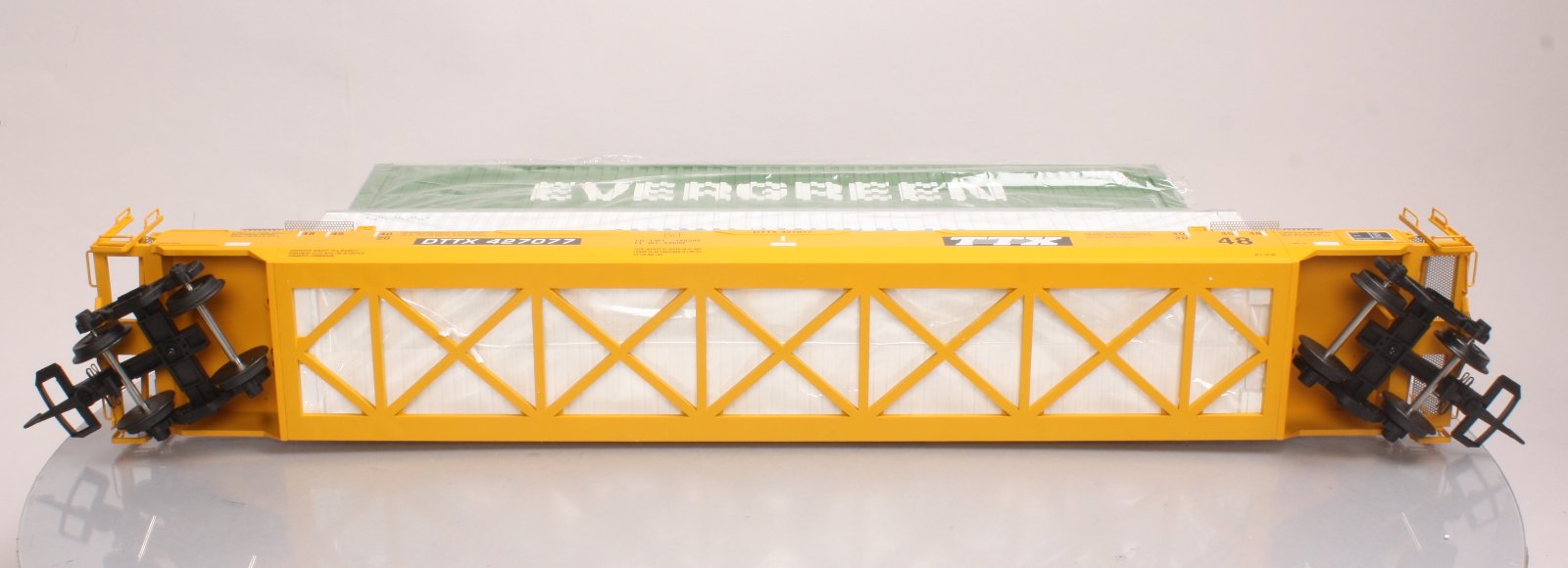 USA Trains R17103 G TTX Gunderson Husky Stack with Container (Set of 3)