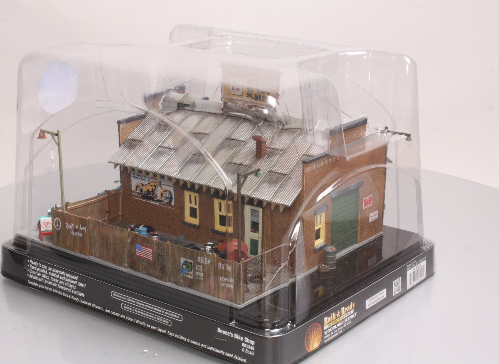 Woodland Scenics BR5846 O Built-&-Ready Deuce's Bike Shop Building