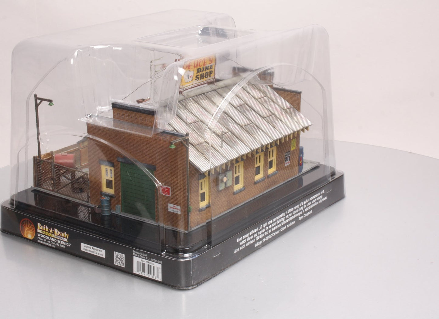 Woodland Scenics BR5846 O Built-&-Ready Deuce's Bike Shop Building