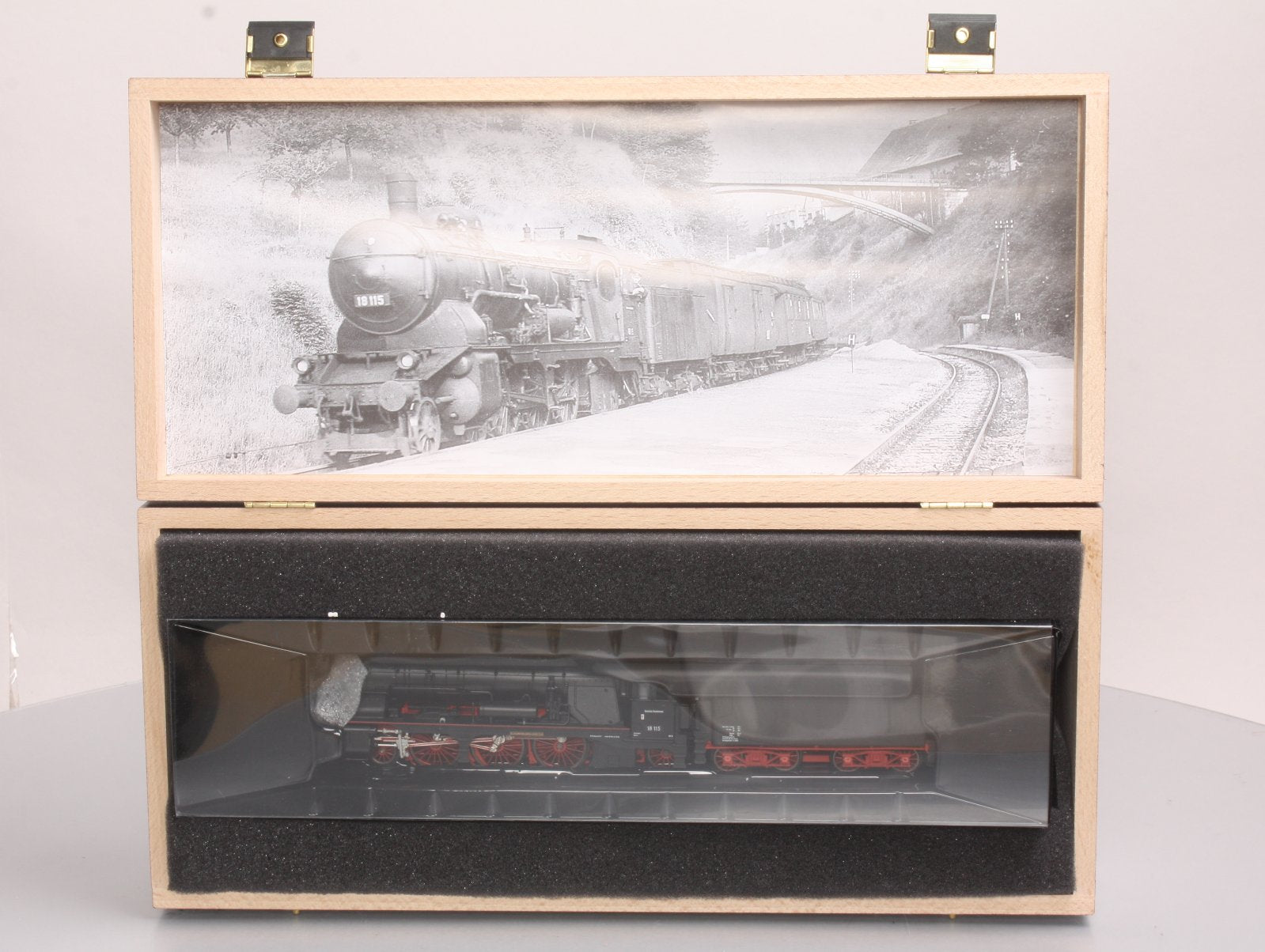 Marklin 37115 DRG Cl 18.1 Locomotive w/Sound