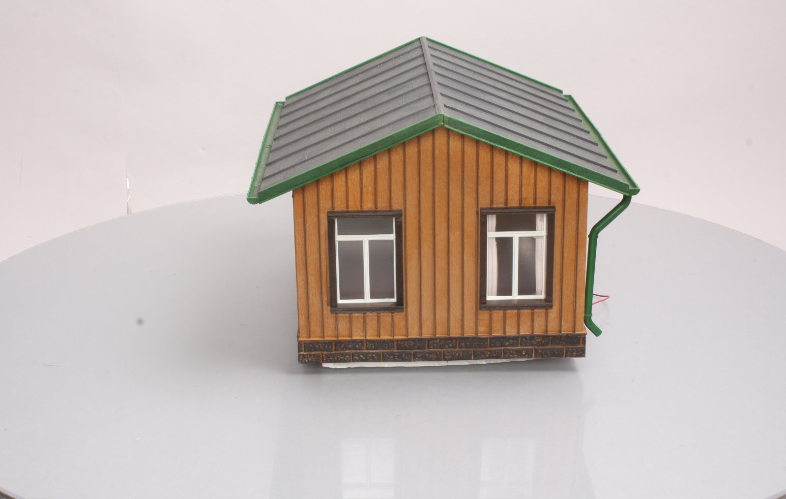 Pola 902 Waiting Room Assembled Building