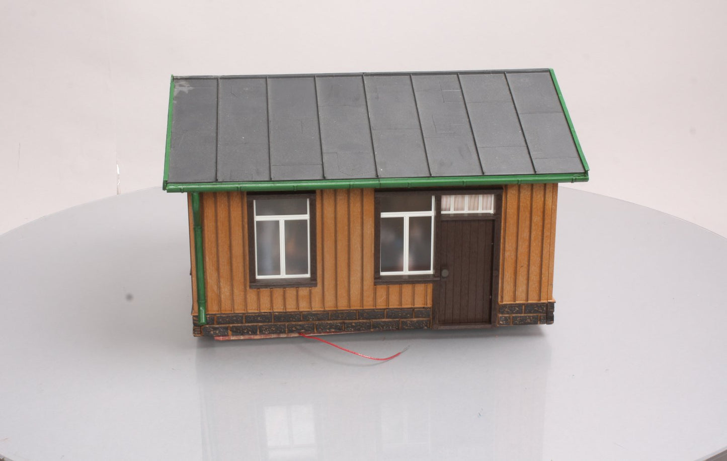 Pola 902 Waiting Room Assembled Building