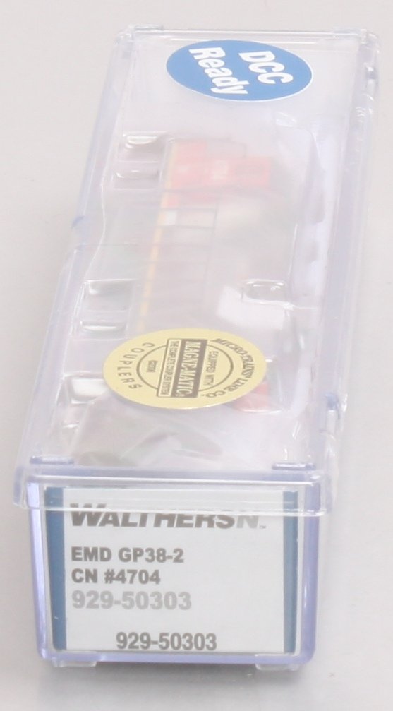Walthers 929-50303 N Scale Canadian National EMD GP38-2 Diesel Locomotive #4704