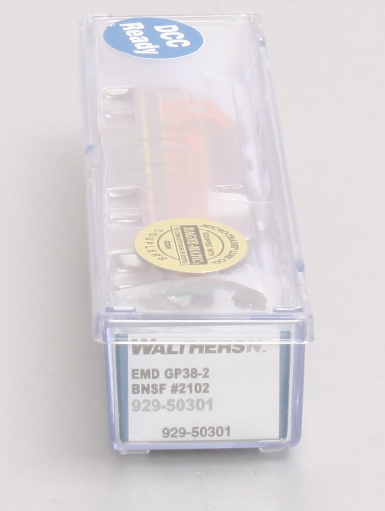 Walthers 929-50301 N Scale BNSF EMD GP38-2 Diesel Locomotive #2102