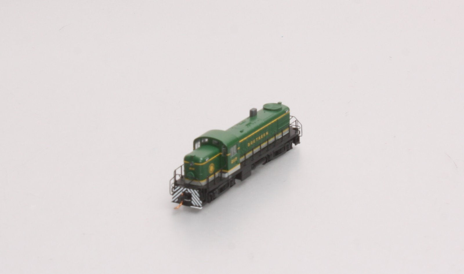 Walthers 920-80094 N Scale Southern Alco RS-2 Diesel Engine #2117