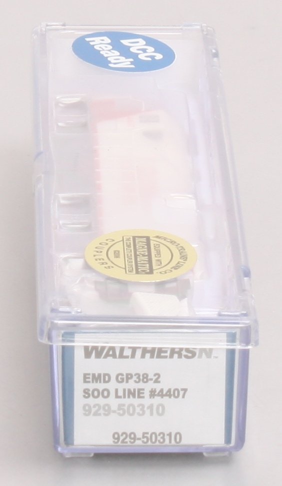 Walthers 929-50310 N SOO Line EMD GP38-2 Diesel Locomotive #4407 -DCC Ready
