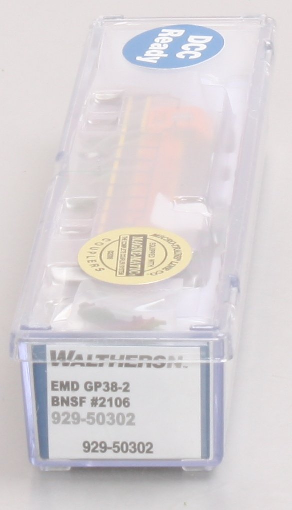 Walthers 929-50302 N BNSF EMD GP38-2 Diesel Locomotive #2106 - DCC Ready