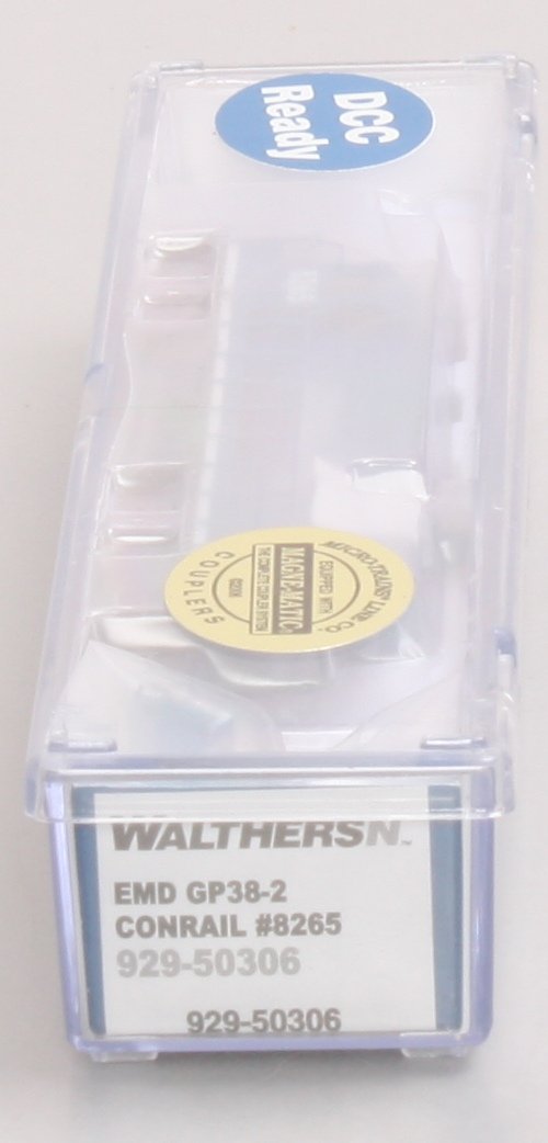 Walthers 929-50306 N Conrail EMD GP38-2 Diesel Locomotive #8265
