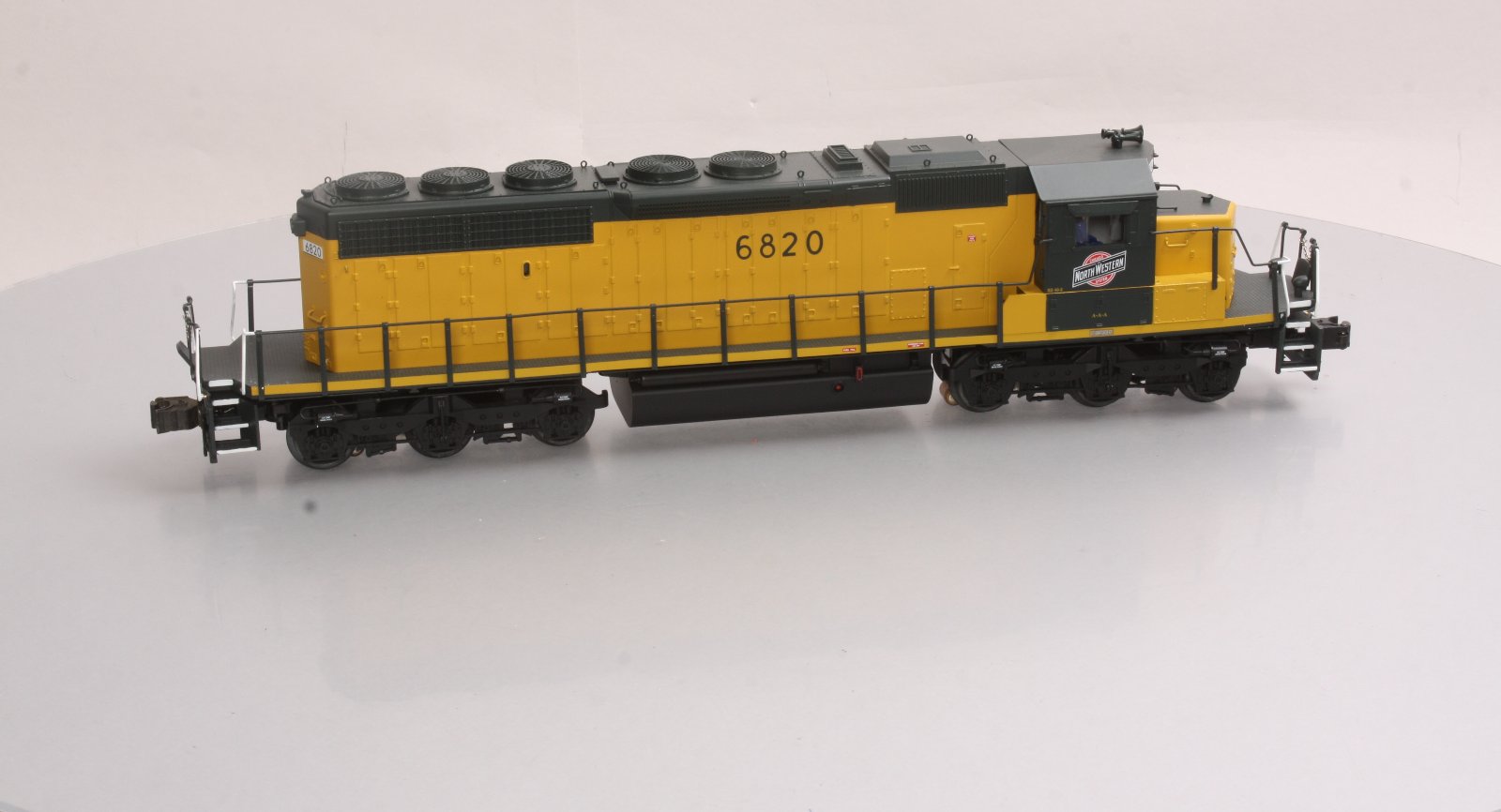 Lionel 6-34788 CNW Legacy Scale SD40-2 Diesel Locomotive #6820