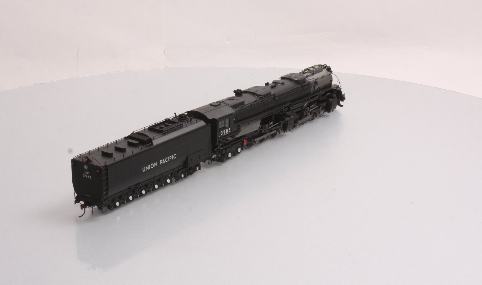 Athearn G97227 HO Union Pacific 4-6-6-4 Loco w/DCC, Sound Oil & Tender #3985