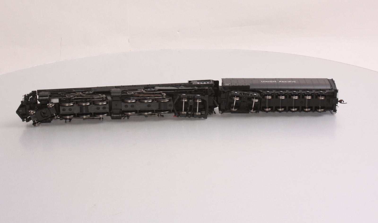 Athearn G97227 HO Union Pacific 4-6-6-4 Loco w/DCC, Sound Oil & Tender #3985