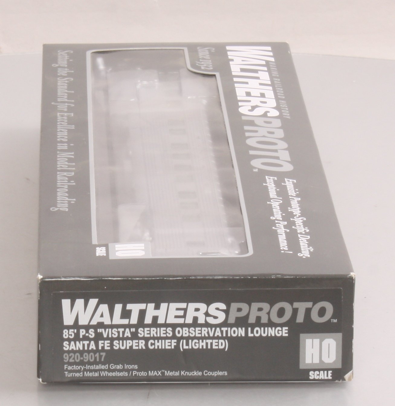 Walthers 920-9017 HO Santa Fe Lighted 85' PS Observation Lounge Passenger Car