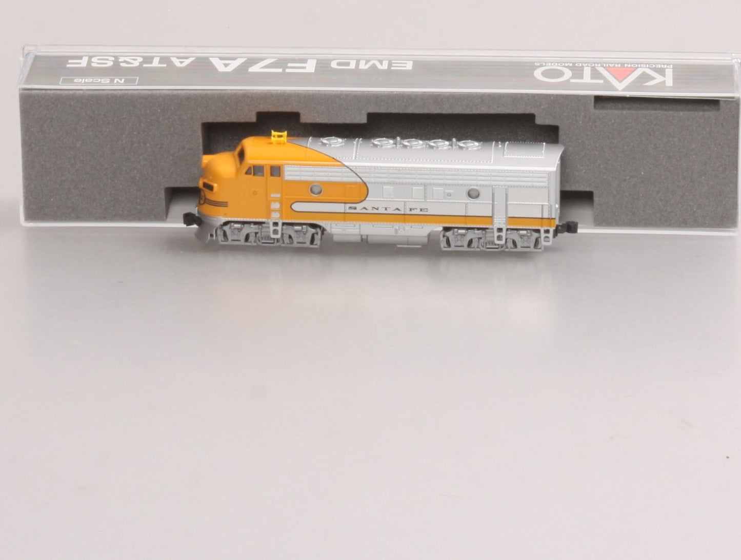Kato 176-2125 N Scale AT&SF F7A 'Yellow Bonnet' Diesel Locomotive #304
