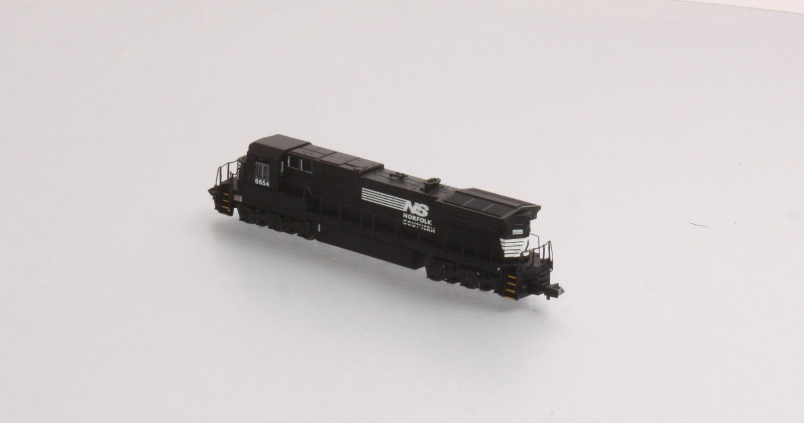 Spectrum 85055 NS GE Dash 8-40C Diesel Locomotive #8654 - DCC Ready