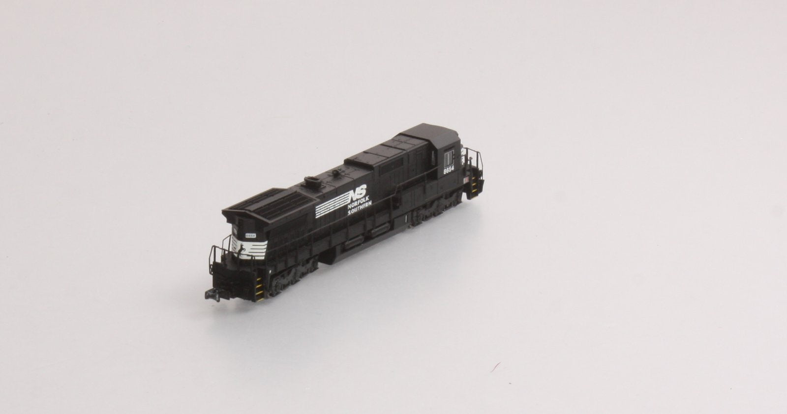 Spectrum 85055 NS GE Dash 8-40C Diesel Locomotive #8654 - DCC Ready