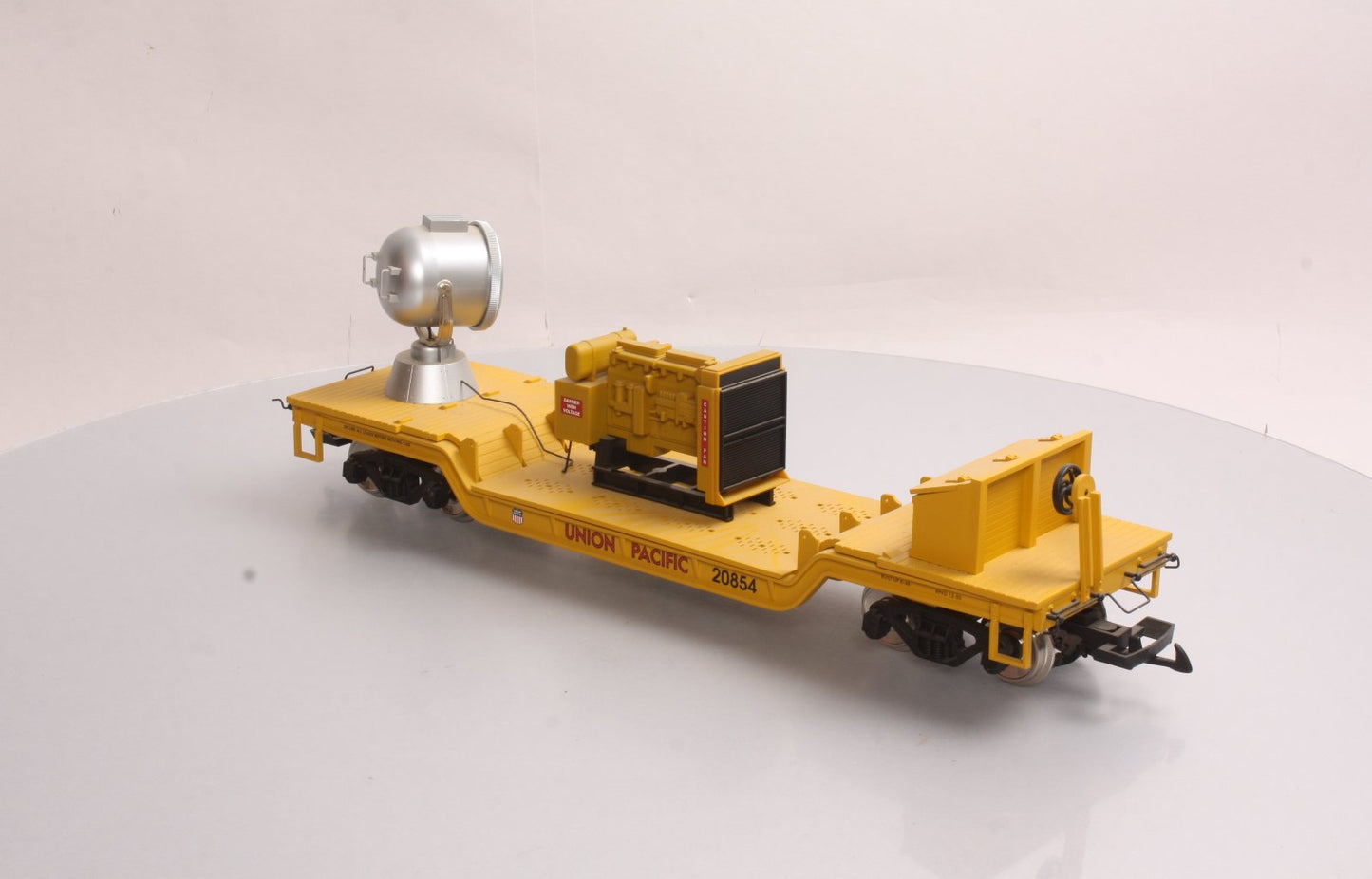 USA Trains R17325 G Union Pacific Depressed-Center Flat Car with Searchlight
