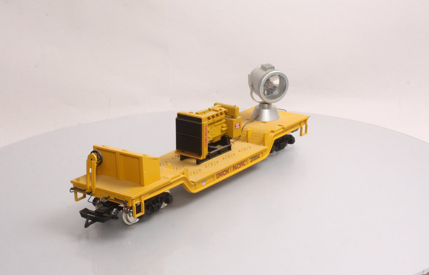 USA Trains R17325 G Union Pacific Depressed-Center Flat Car with Searchlight