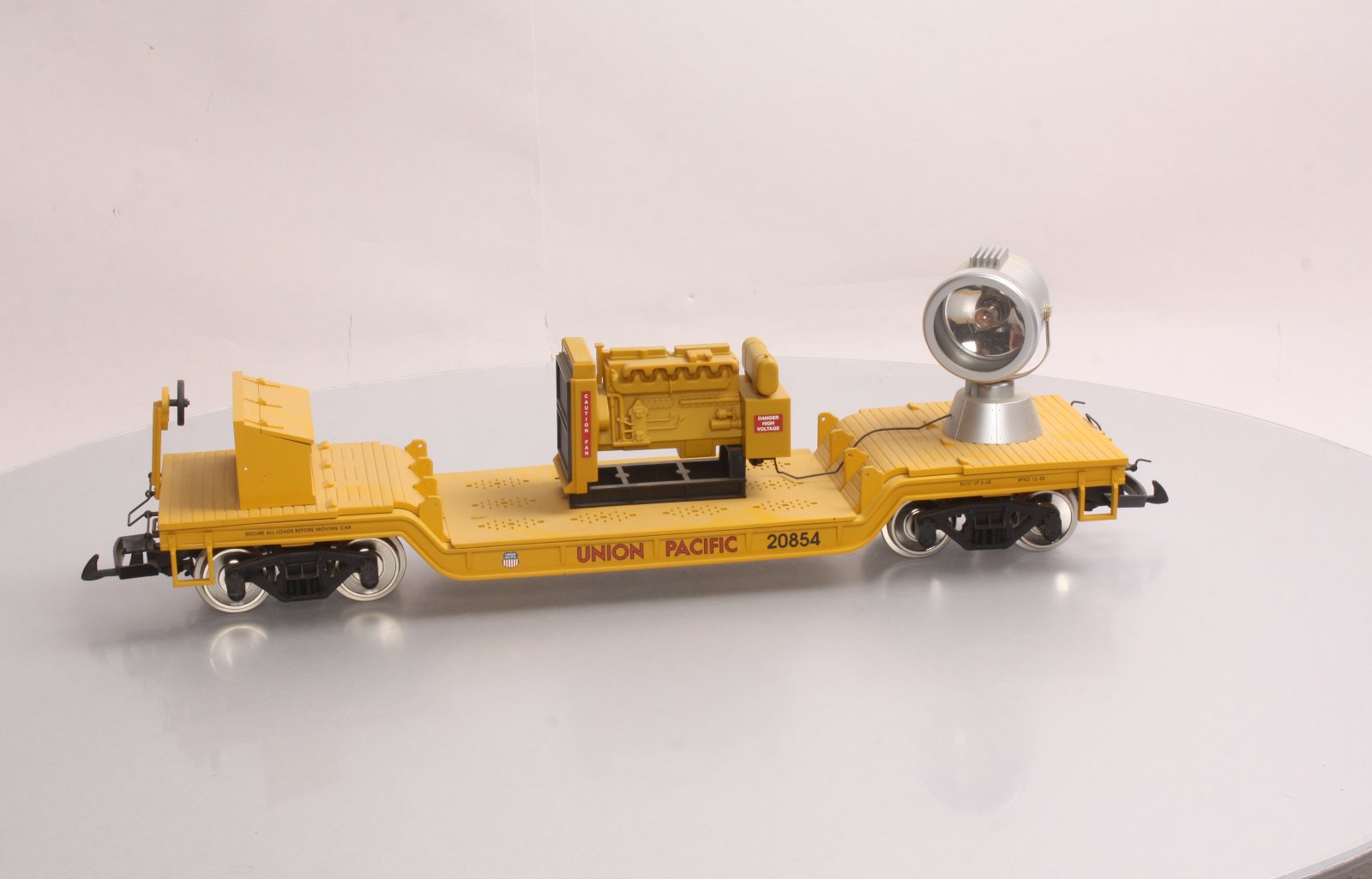 USA Trains R17325 G Union Pacific Depressed-Center Flat Car with Searchlight