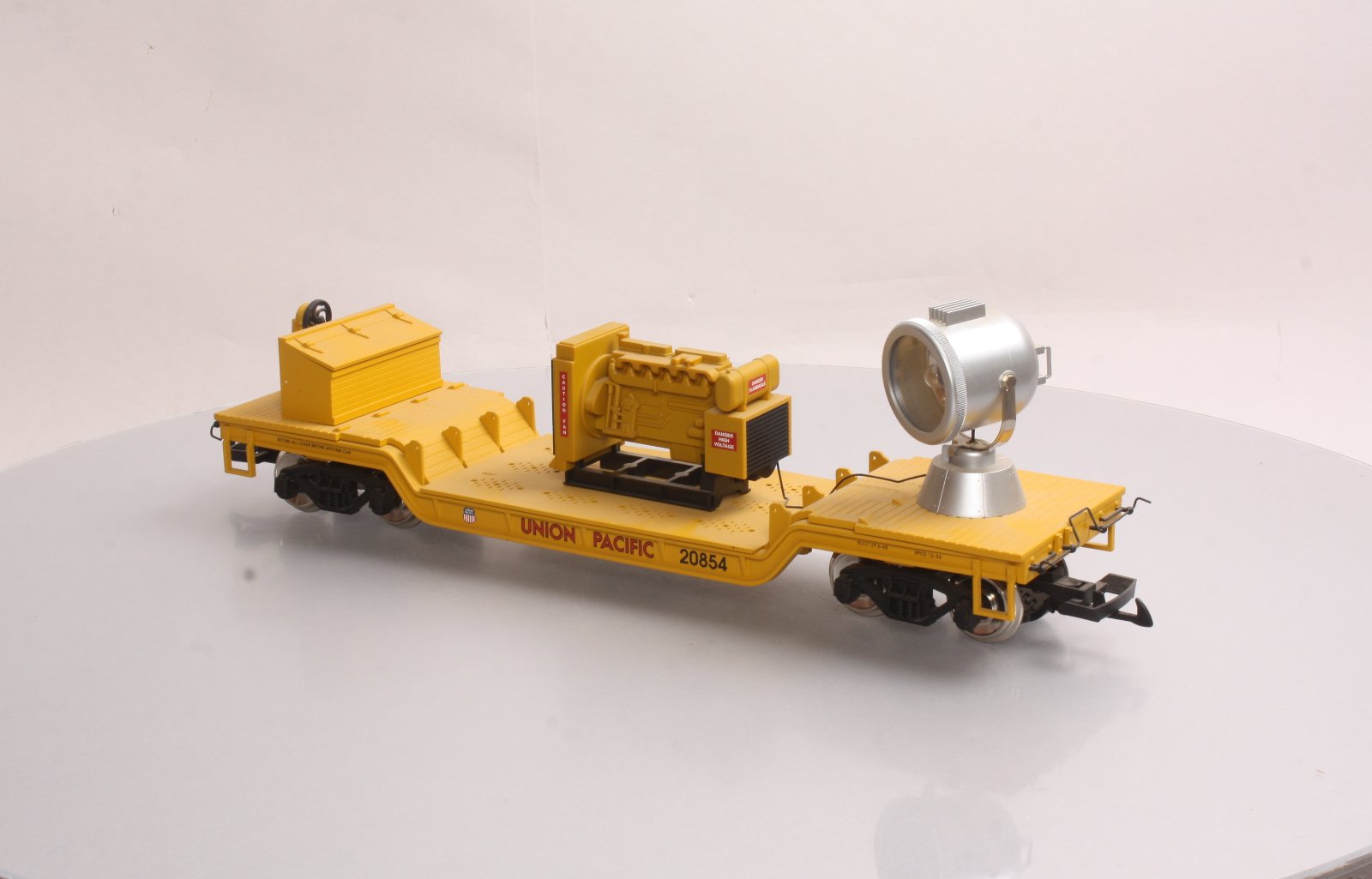USA Trains R17325 G Union Pacific Depressed-Center Flat Car with Searchlight