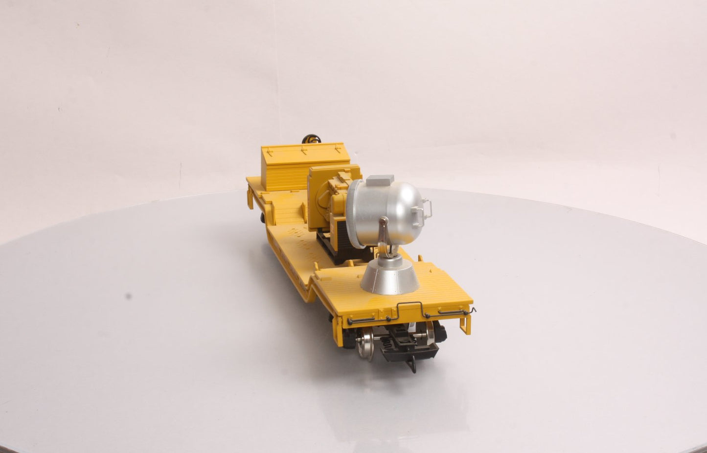 USA Trains R17325 G Union Pacific Depressed-Center Flat Car with Searchlight