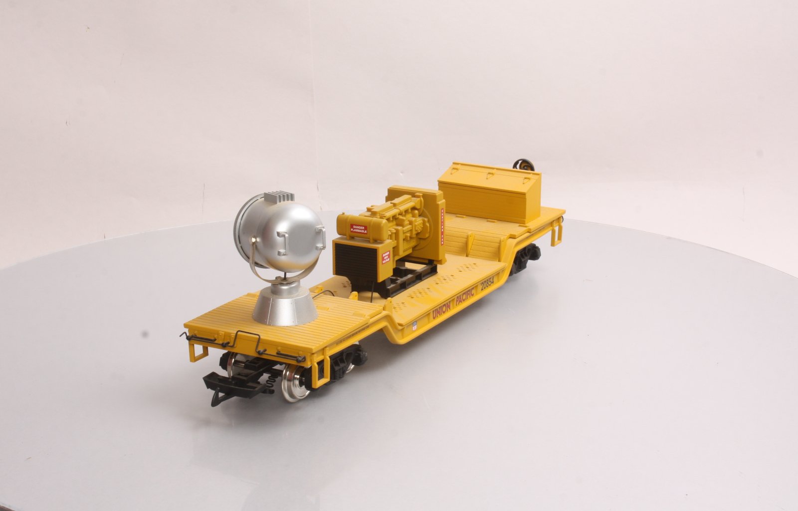 USA Trains R17325 G Union Pacific Depressed-Center Flat Car with Searchlight