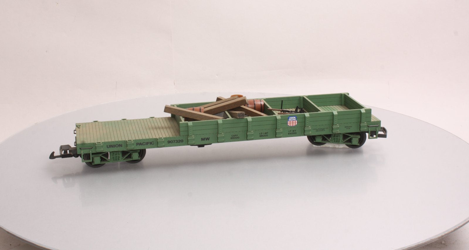 USA Trains 1824 G Union Pacific Work Flat Car with Load