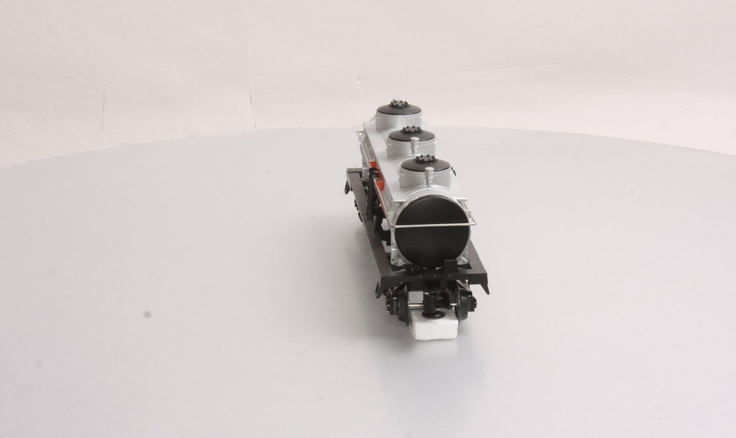 Lionel 6-36177 O Gauge Western Pacific 3-Dome Tank Car
