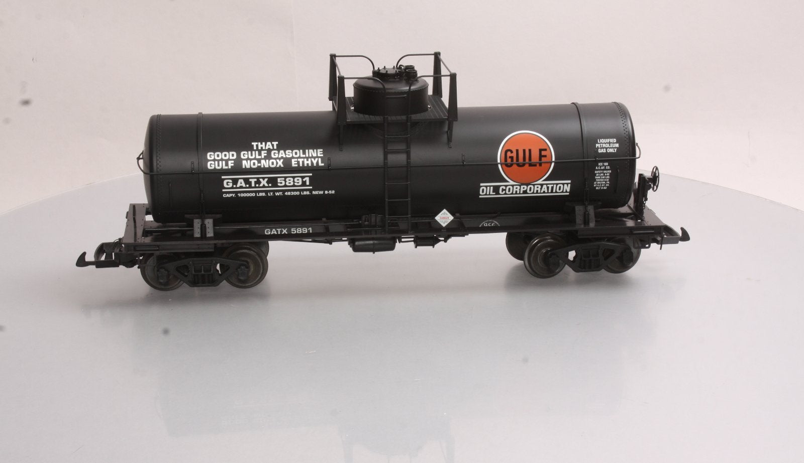 USA Trains 15119 G Gulf 10,000-Gallon Tank Car #5891