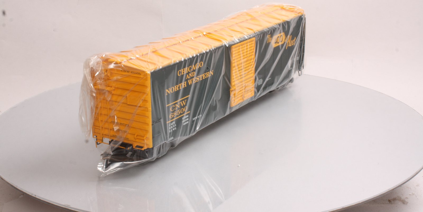 USA Trains 19312A G Chicago & North Western 50' Boxcar #68500 - Metal Wheels